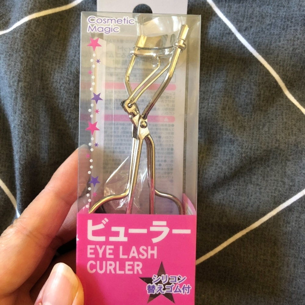 Authentic Japanese Brand new Eyelash curler with a refill